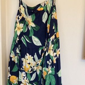- NWOT Old navy floral maxi dress with smocked back and adjustable straps